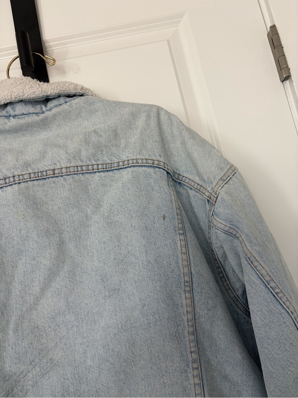 Vintage Levi’s Sherpa Trucker Jacket Made in USA XL Distressed Light Wash Denim - Picture 11 of 14
